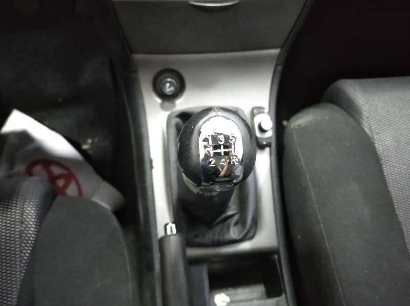 TOYOTA COROLLA (E12) 2.0 D-4D Linea Sol Berlina   |   10.01 - 12.04 foto 12