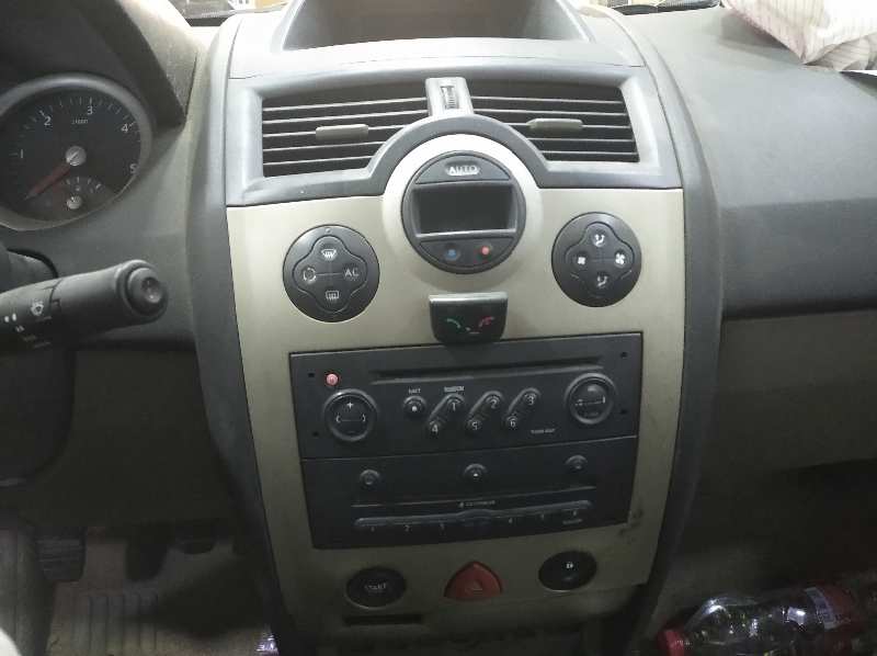 RENAULT MEGANE II COUPE/CABRIO *   |   0.03 - ... foto 11