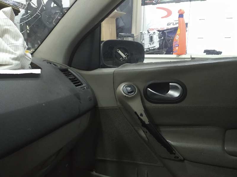 RENAULT MEGANE II COUPE/CABRIO *   |   0.03 - ... foto 12