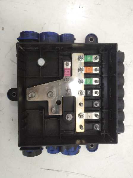 CAJA RELES / FUSIBLES MERCEDES-BENZ ANTOS BM 963.XXX 2-ACHSER 18XX 4x2 OM470 SZM M ClassicSpace