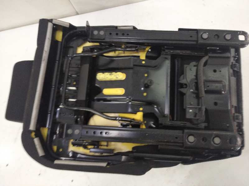 ASIENTOS TRASERO DERECHO VOLKSWAGEN TIGUAN (5N2) R-Line BlueMotion   |   01.15 - 12.16