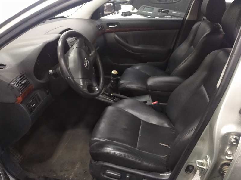 TOYOTA AVENSIS BERLINA (T25) 2.2 D-4D Executive Berlina (5-ptas.)   |   05.05 - 12.09 foto 9