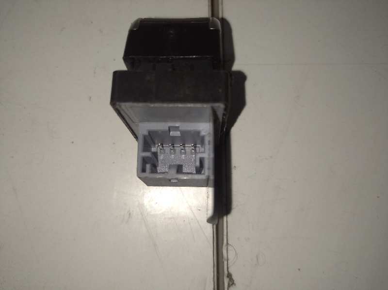 MANDO ELEVALUNAS DELANTERO DERECHO AUDI A4 BER. (B8) Básico   |   11.07 - 12.13