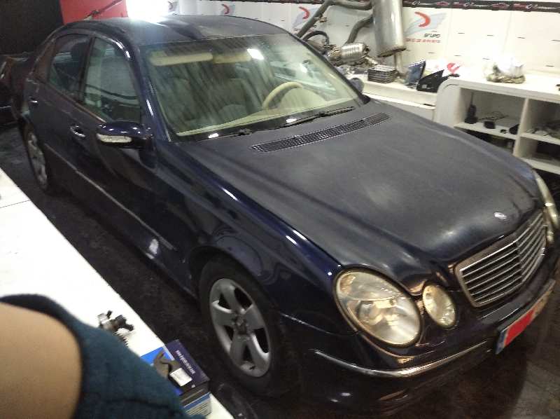 MERCEDES CLASE E (W211) BERLINA E 270 CDI (211.016)   |   01.02 - 12.05 foto 2