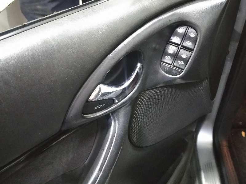 FORD FOCUS BERLINA (CAK) Ghia   |   08.98 - 12.04 foto 7