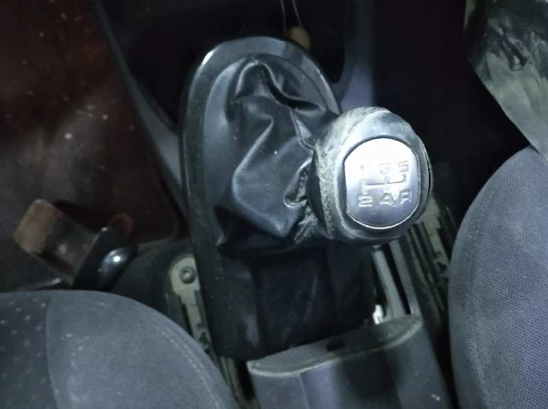 FORD FOCUS BERLINA (CAK) Ghia   |   08.98 - 12.04 foto 9