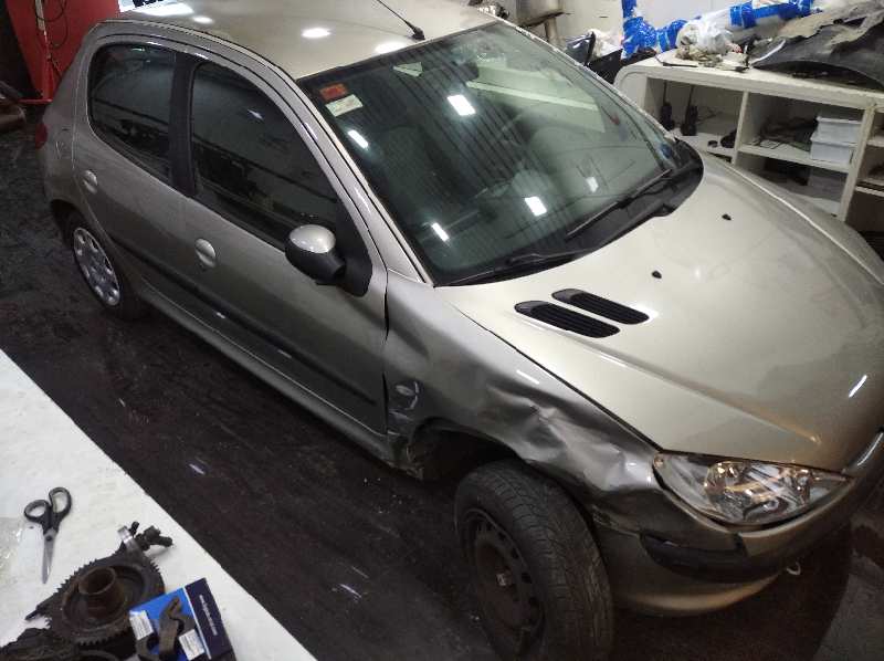 PEUGEOT 206 BERLINA Look   |   10.04 - 12.05 foto 2