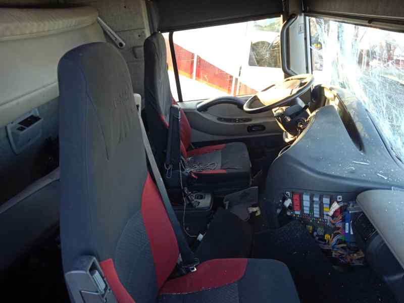 RENAULT MAGNUM AB 2005 Cabina adel.tractor semirr. GV     4X2    4XX.18 Gran espacio   |   04.05 - 12.06 foto 8