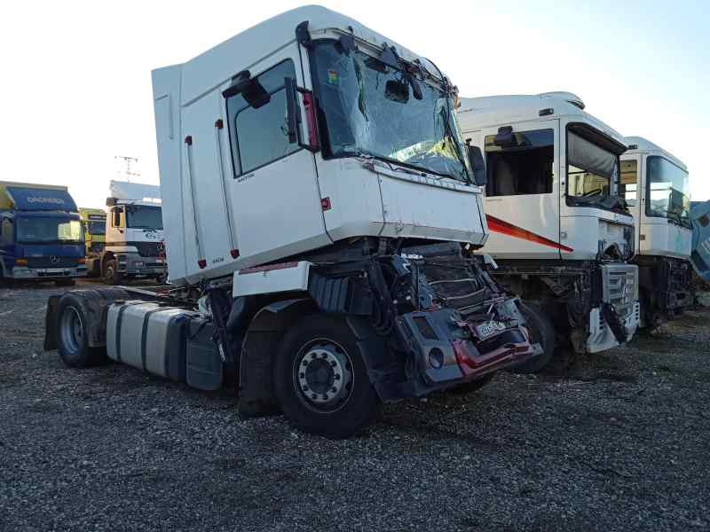 RENAULT MAGNUM AB 2005 Cabina adel.tractor semirr. GV     4X2    4XX.18 Gran espacio   |   04.05 - 12.06 foto 10