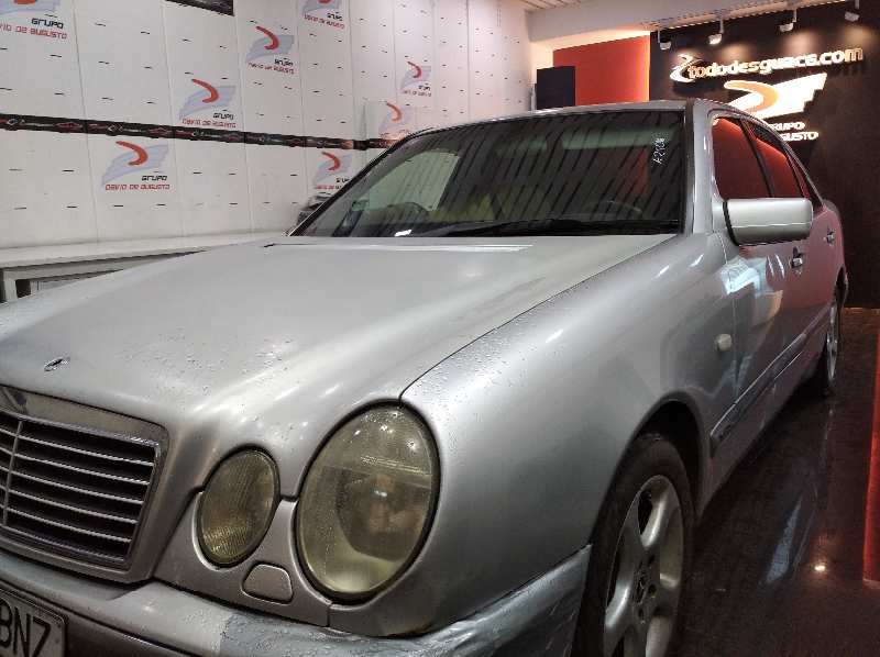 MERCEDES CLASE E (W210) BERLINA DIESEL 300 Turbodiesel (210.025)   |   03.97 - ... foto 3