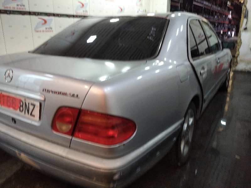 MERCEDES CLASE E (W210) BERLINA DIESEL 300 Turbodiesel (210.025)   |   03.97 - ... foto 6