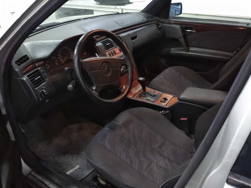 MERCEDES CLASE E (W210) BERLINA DIESEL 300 Turbodiesel (210.025)   |   03.97 - ... foto 7