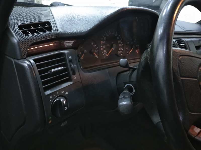 MERCEDES CLASE E (W210) BERLINA DIESEL 300 Turbodiesel (210.025)   |   03.97 - ... foto 8