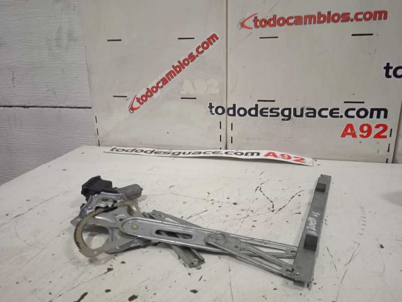 MOTOR ELEVALUNAS DELANTERO IZQUIERDO TOYOTA AURIS Hybrid Business   |   06.15 - 12.19