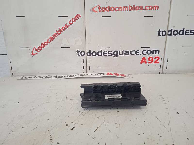 CAJA RELES / FUSIBLES foto 5