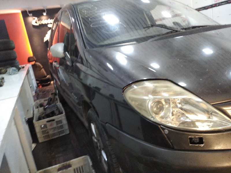 CITROEN C8 2.2 HDi Exclusive   |   02.04 - 12.06 foto 3