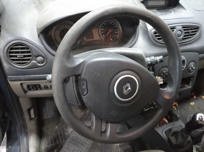 RENAULT CLIO III 20 Aniversario   |   03.10 - 12.11 foto 9