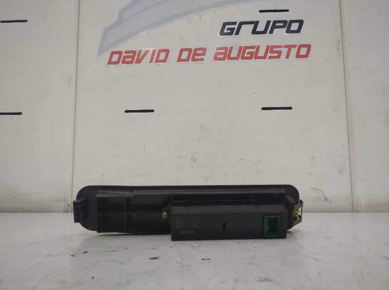 MANDO ELEVALUNAS DELANTERO DERECHO foto 2