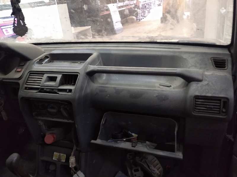 MITSUBISHI MONTERO (V20/V40) *   |   0.98 - 0.00 foto 10