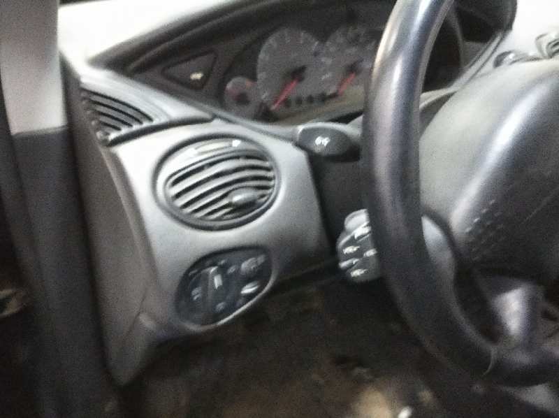 FORD FOCUS BERLINA (CAK) Ambiente   |   08.98 - 12.04 foto 9