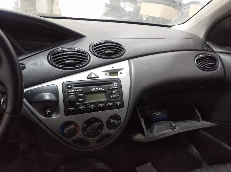 FORD FOCUS BERLINA (CAK) Ambiente   |   08.98 - 12.04 foto 12