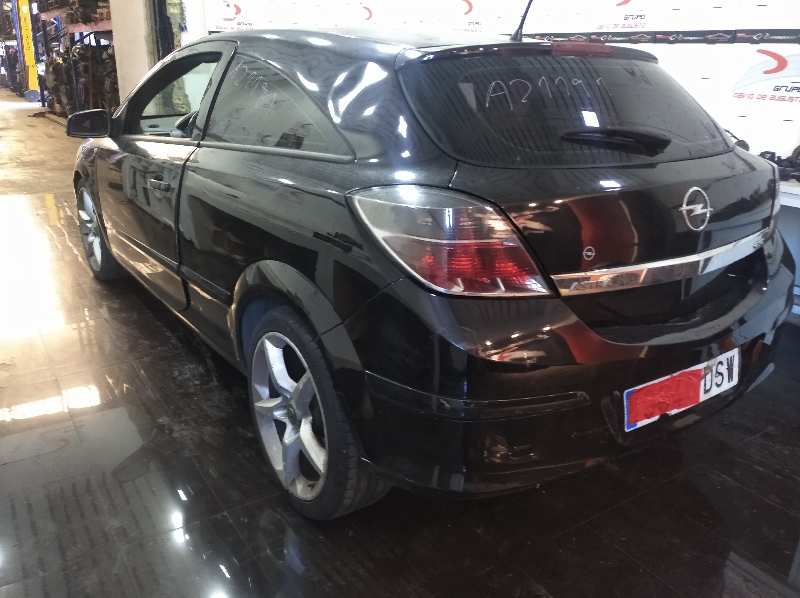 OPEL ASTRA GTC Cosmo   |   12.04 - 12.07 foto 3