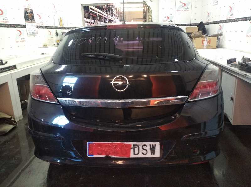 OPEL ASTRA GTC Cosmo   |   12.04 - 12.07 foto 4