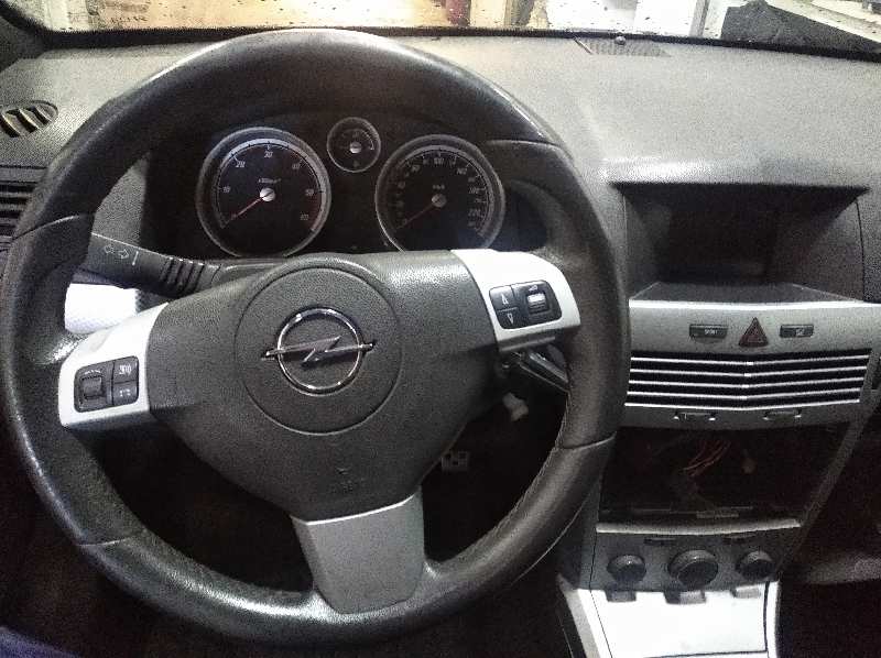 OPEL ASTRA GTC Cosmo   |   12.04 - 12.07 foto 12