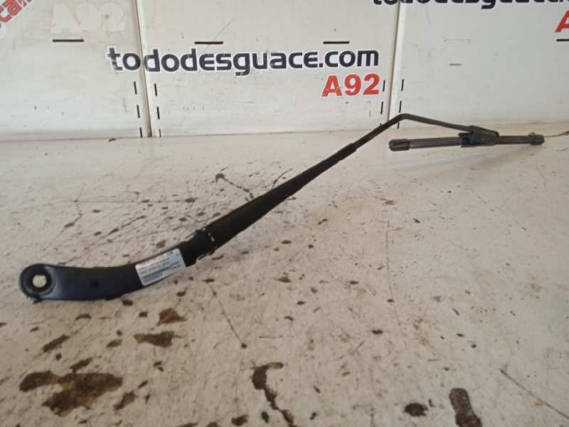 BRAZO DELANTERO LIMPIA RENAULT CAPTUR Adventure   |   10.13 - 12.16