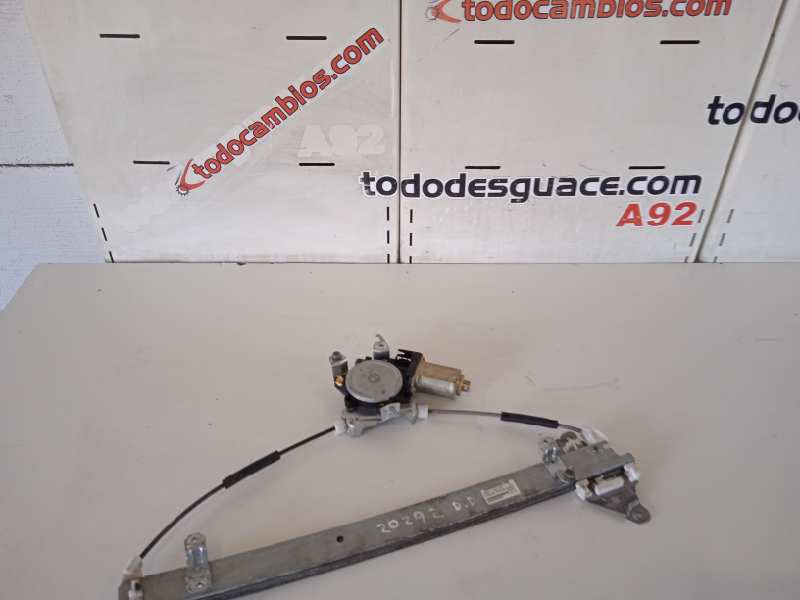 ELEVALUNAS DELANTERO DERECHO NISSAN X-TRAIL (T30) *   |   0.01 - 0.07