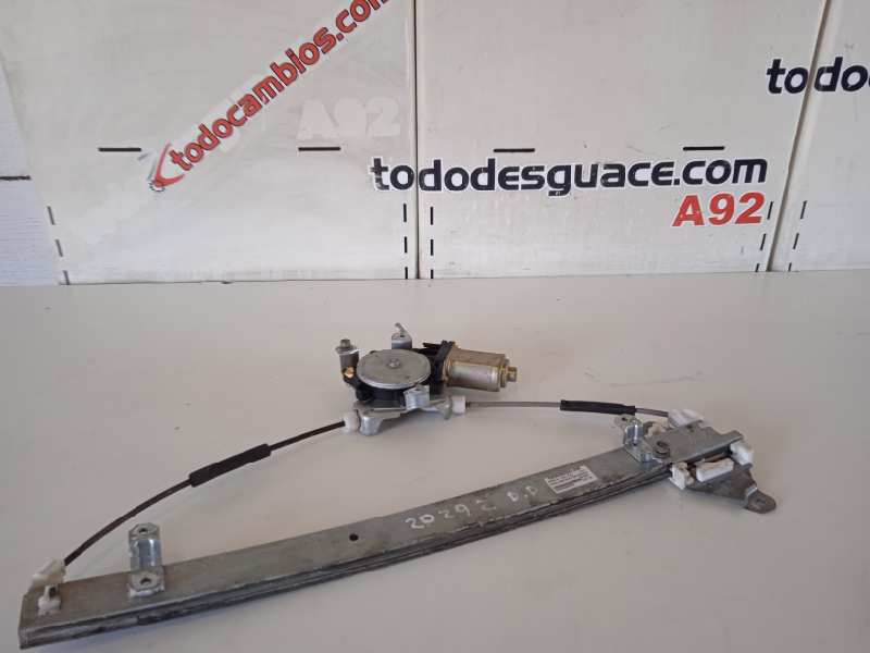 ELEVALUNAS DELANTERO DERECHO NISSAN X-TRAIL (T30) *   |   0.01 - 0.07