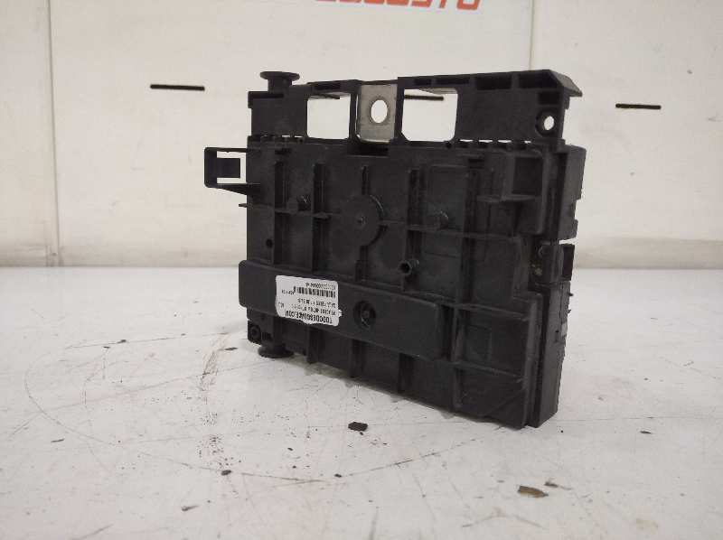 CAJA RELES / FUSIBLES foto 3