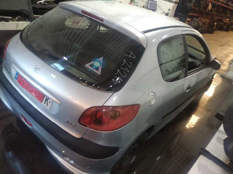 PEUGEOT 206 BERLINA X-Line   |   10.02 - 12.06 foto 4