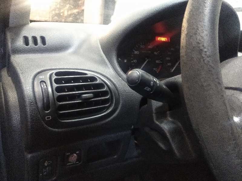 PEUGEOT 206 BERLINA X-Line   |   10.02 - 12.06 foto 7