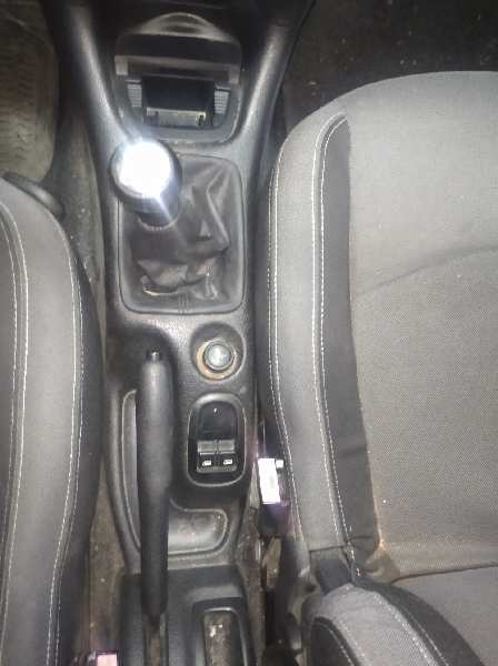 PEUGEOT 206 BERLINA X-Line   |   10.02 - 12.06 foto 10