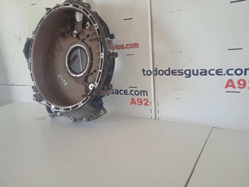 TAPA DISTRIBUCION MERCEDES ACTROS BM 963.XXX 3-ACHSER 25XX 6x2 OM473 SZM L BigSpace   |   05.13 - ...