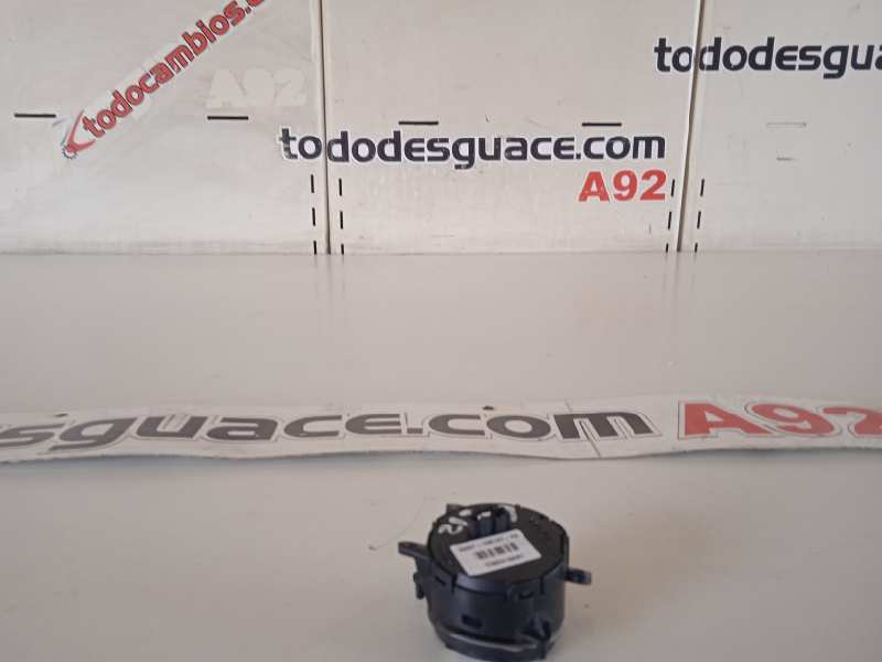 MANDO VOLANTE FORD FOCUS LIM. (CB8) Titanium   |   07.10 - 12.15