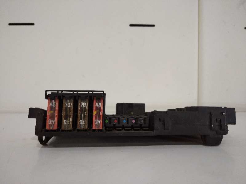 CAJA RELES / FUSIBLES