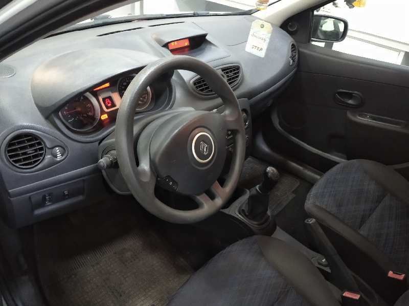 RENAULT CLIO III 1.5 dCi Diesel   |   0.05 - ... foto 12
