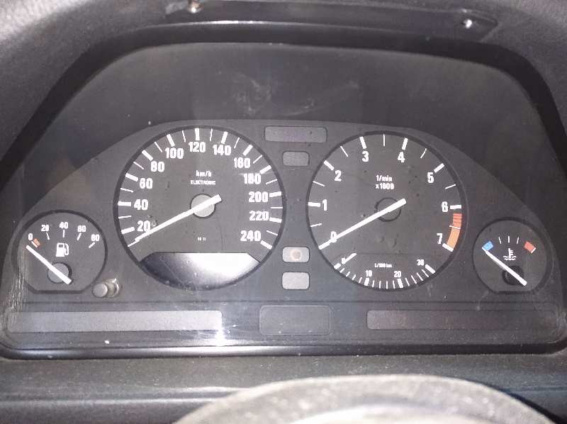 BMW SERIE 5 BERLINA (E34) 518i   |   01.93 - ... foto 9