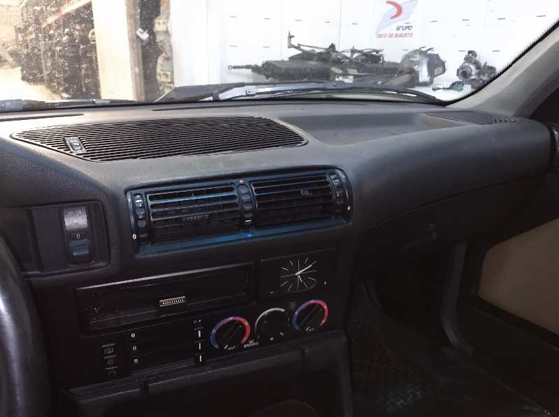 BMW SERIE 5 BERLINA (E34) 518i   |   01.93 - ... foto 10