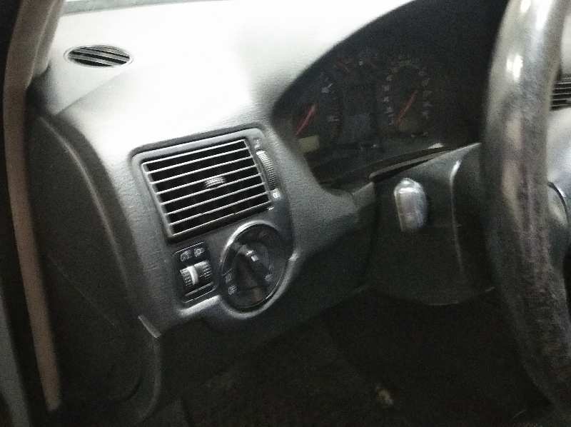 VOLKSWAGEN GOLF IV BERLINA (1J1) Highline Motor 1,9 Ltr. - 85 kW TDI foto 9