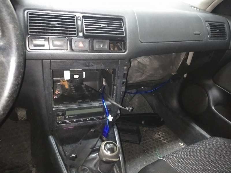 VOLKSWAGEN GOLF IV BERLINA (1J1) Highline Motor 1,9 Ltr. - 85 kW TDI foto 11
