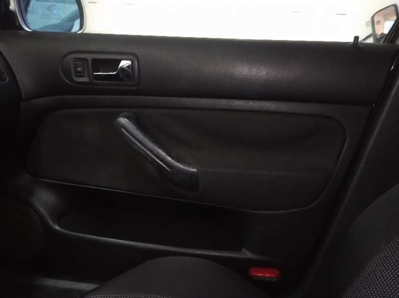 VOLKSWAGEN GOLF IV BERLINA (1J1) Highline Motor 1,9 Ltr. - 85 kW TDI foto 12
