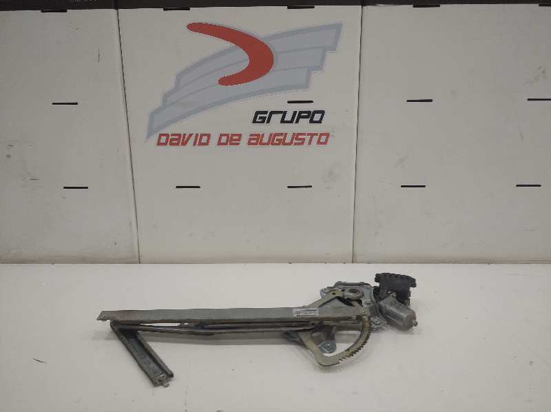 ELEVALUNAS DELANTERO IZQUIERDO