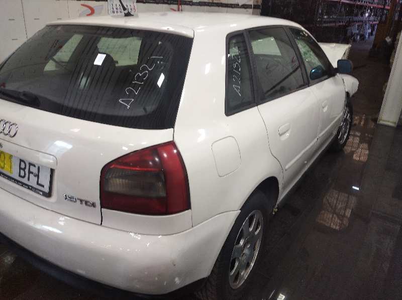 AUDI A3 (8L) 1.9 TDI Ambiente   |   01.99 - 12.02 foto 4