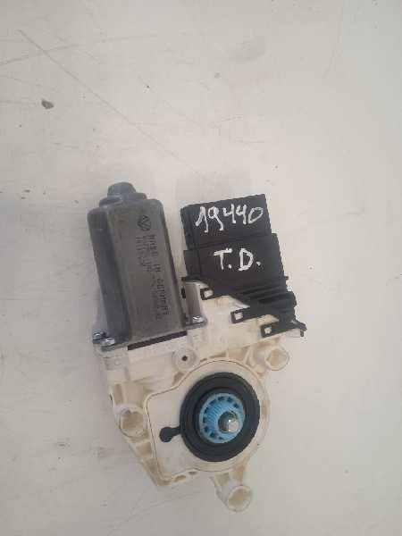 MOTOR ELEVALUNAS TRASERO DERECHO VOLKSWAGEN GOLF VI (5K1) Advance   |   09.08 - 12.09