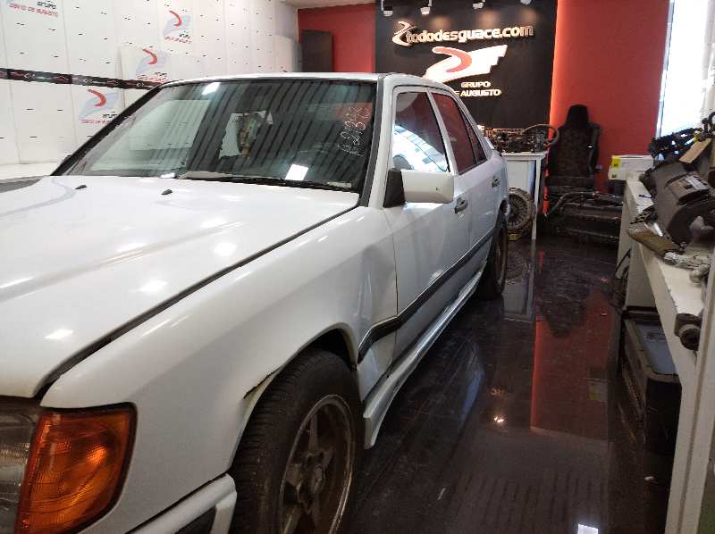 MERCEDES-BENZ BM SERIE 124 BERLINA *   |   0.84 - ... foto 7