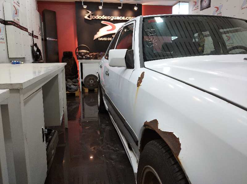 MERCEDES-BENZ BM SERIE 124 BERLINA *   |   0.84 - ... foto 8