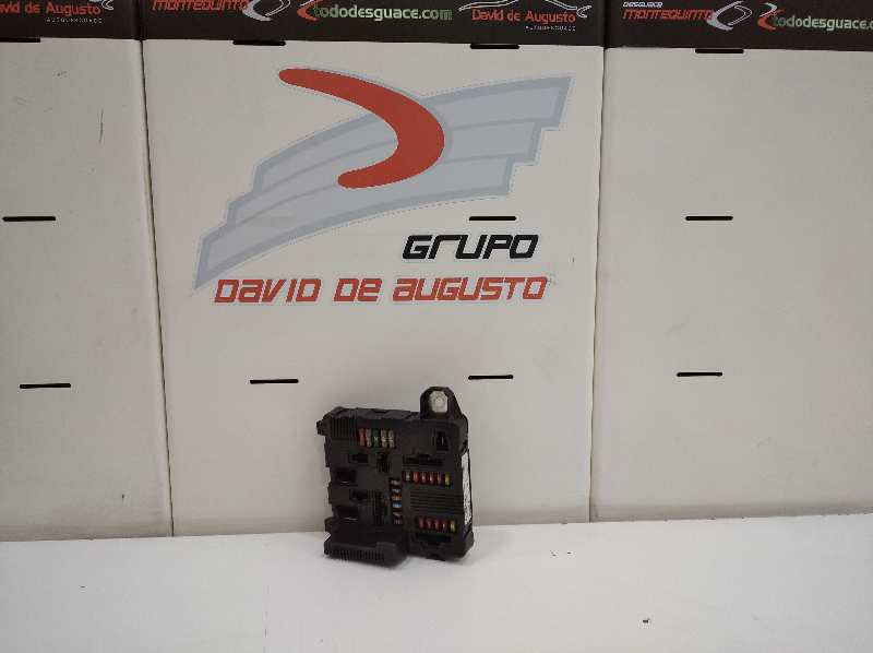 CAJA RELES / FUSIBLES foto 5